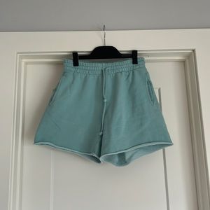 TNA sweat shorts 6 in